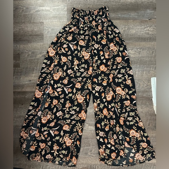 Billabong Black and Floral Flowy Beach Pants Size small - Picture 1 of 2